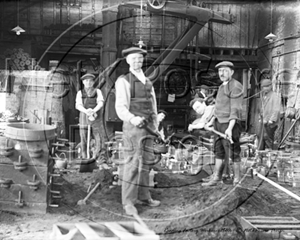 Picture of Berks - Reading, Factory Workers c1920s - N645