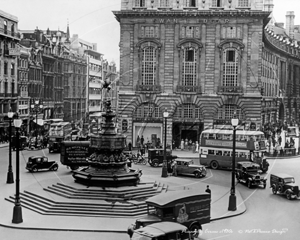 Piccadilly Circus in Central London c1930s