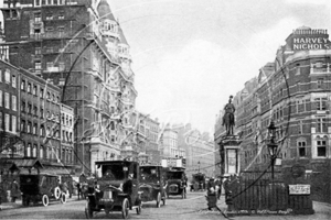 Knightsbridge in London c1910s