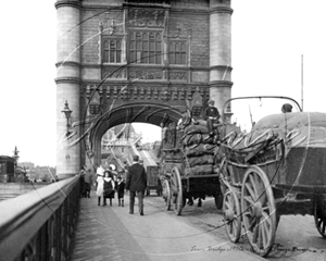 Picture of London - Tower Bridge c1900s - N462