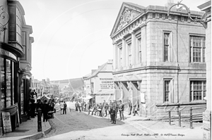Picture of Cornwall - Helston, Coinage Hall Street c1895 - N2568